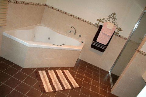 Wombat Lodge - Accommodation Gladstone 1