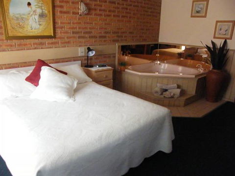 BEST WESTERN Colonial Motor Inn Bairnsdale - Accommodation Gladstone 2