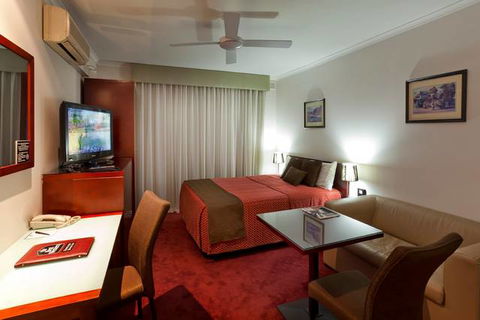 BEST WESTERN Ensenada Motor Inn & Suites - Accommodation Gladstone 0