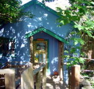 Blue Poles Cafe Gallery  BB - Accommodation Gladstone