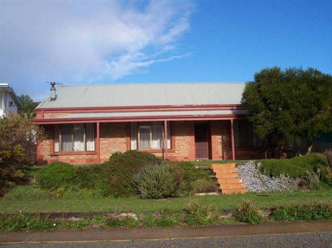 Bott's Beach Retreat - Accommodation Gladstone 0