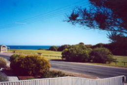 Bott's Beach Retreat - Accommodation Gladstone 4