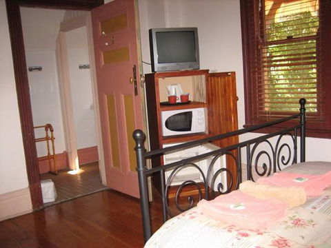 Burwood Bed & Breakfast - Accommodation Gladstone 4