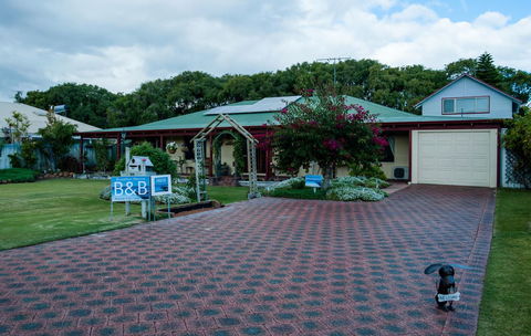 Busselton Marina Bed & Breakfast - Accommodation Gladstone 0
