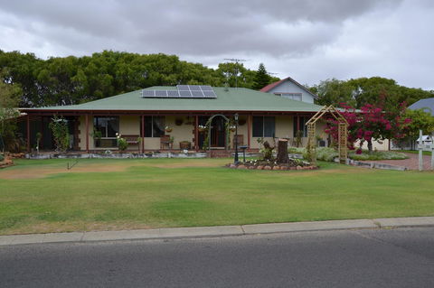 Busselton Marina Bed & Breakfast - Accommodation Gladstone 9
