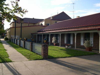 Club Motel - Accommodation Gladstone 0
