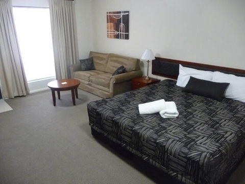 Club Motel - Accommodation Gladstone 2