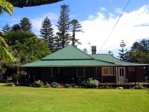 Cobbys Of Crystal Pool Holiday Heritage Cottage - Accommodation Gladstone 0