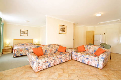 Comfort Inn & Suites King Avenue - Accommodation Gladstone 2