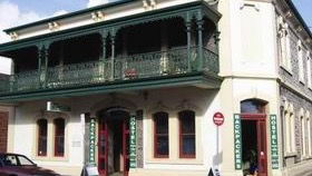 Adelaide's Shakespeare Backpackers International Hostel - Accommodation Gladstone 2