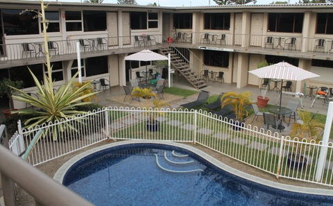 A'Montego Mermaid Beach Motel - Accommodation Gladstone 0
