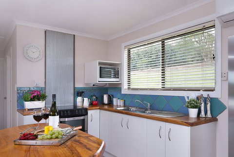 Jacaranda Cottages - Accommodation Gladstone 8