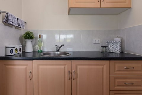 Jacaranda Cottages - Accommodation Gladstone 1