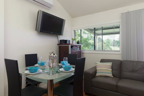 Jacaranda Cottages - Accommodation Gladstone 2