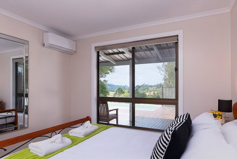 Jacaranda Cottages - Accommodation Gladstone 12