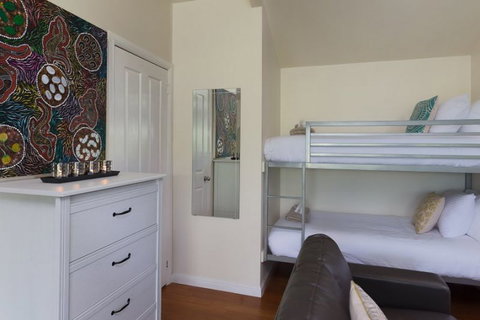 Jacaranda Cottages - Accommodation Gladstone 5