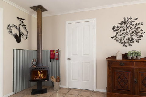 Jacaranda Cottages - Accommodation Gladstone 14