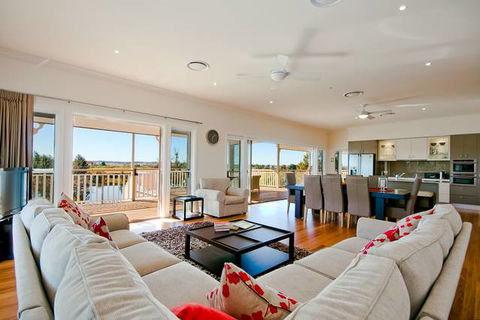 Cornwallis House - Accommodation Gladstone 3