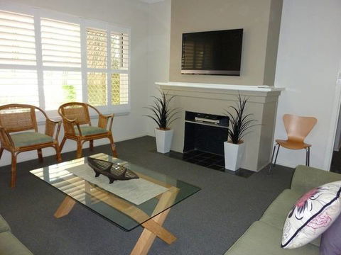Country Apartments - Accommodation Gladstone 1
