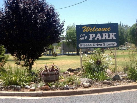 Country Club Caravan Park - Accommodation Gladstone 0