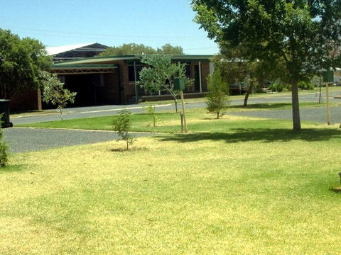 Country Club Caravan Park - Accommodation Gladstone 3