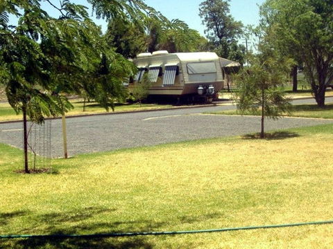 Country Club Caravan Park - Accommodation Gladstone 4