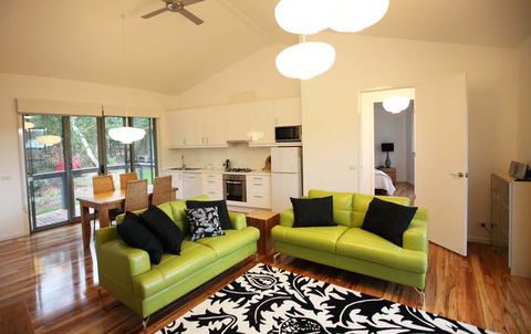 Dalrymples Guest Cottages - Accommodation Gladstone 2