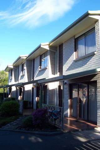 Davey Place Holiday Town Houses - Accommodation Gladstone 0
