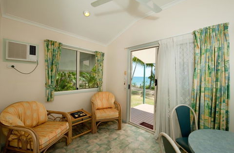 Ellis Beach Oceanfront Bungalows & Caravan Pk - Accommodation Gladstone 3