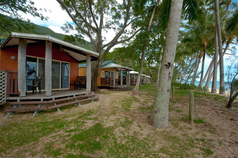 Ellis Beach Oceanfront Bungalows & Caravan Pk - Accommodation Gladstone 2