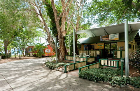 Ellis Beach Oceanfront Bungalows & Caravan Pk - Accommodation Gladstone 9