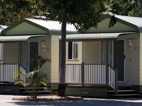 Emerald Cabin & Caravan Village - Accommodation Gladstone 0