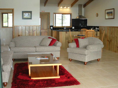 Endeavour Lodge - Accommodation Gladstone 0