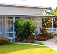 Hibiscus Crown - Accommodation Gladstone