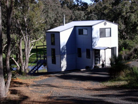 Hidden Grove Retreat - Accommodation Gladstone 3