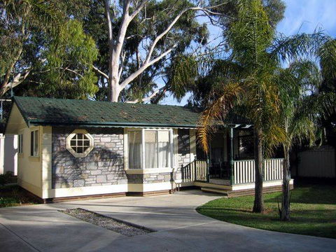 Highway 1 Caravan & Tourist Park - Accommodation Gladstone 0
