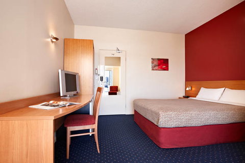 Ibis Melbourne Little Bourke Street - Accommodation Gladstone 4