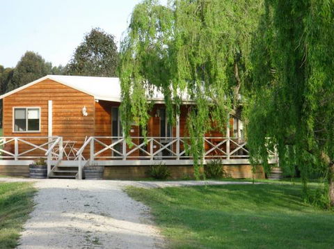 Little Lake Cottage B&B - Accommodation Gladstone 2