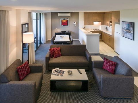 Meriton Serviced Apartments Parramatta - Accommodation Gladstone 1