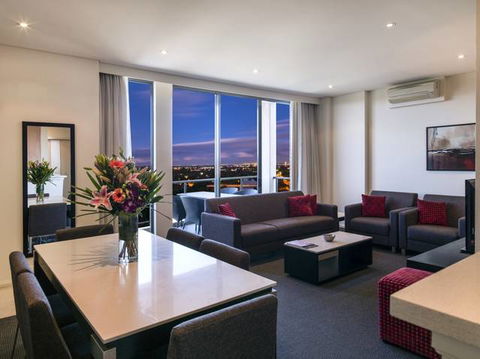Meriton Serviced Apartments Parramatta - Accommodation Gladstone 0