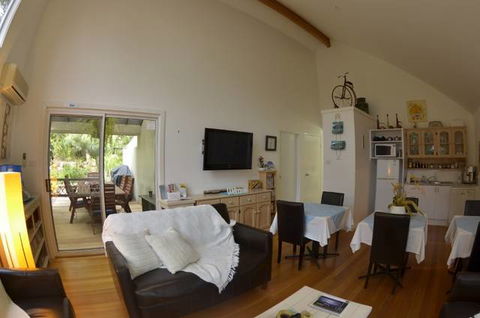Nelson Bay Bed & Breakfast - Accommodation Gladstone 2