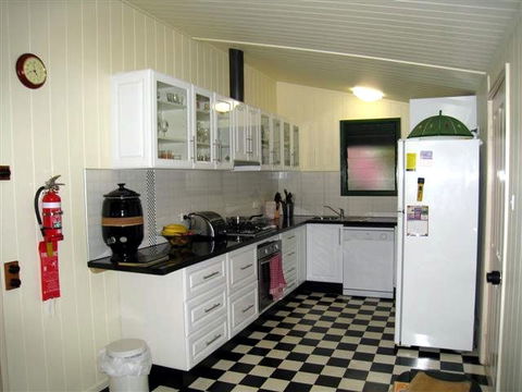 Pitstop Lodge Guesthouse And B&B - Accommodation Gladstone 2