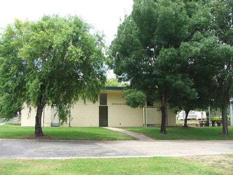 Poplar Caravan Park - Accommodation Gladstone 2