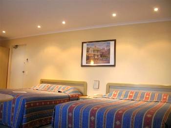 Reef Motor Inn - Accommodation Gladstone 1