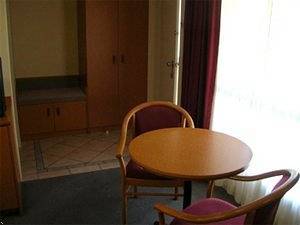 Reef Motor Inn - Accommodation Gladstone 4