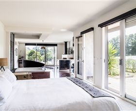 Polperro Winery Luxury Accommodation - Accommodation Gladstone 1