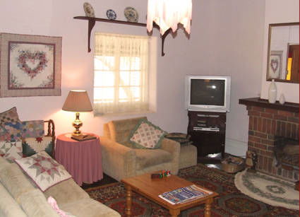 Rock Of Ages Cottage B&B - Accommodation Gladstone 1
