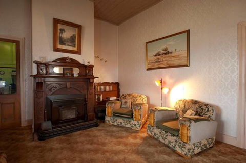 Sarah Jane Cottage - Accommodation Gladstone 0