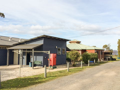 Snug Beach Cabin & Caravan Park - Accommodation Gladstone 1
