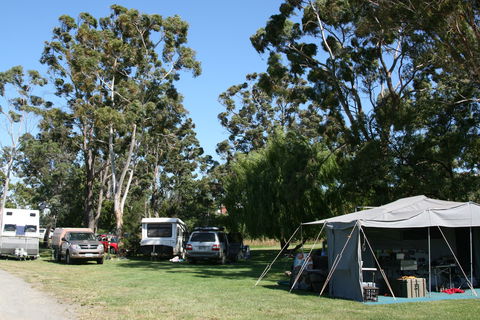 Snug Beach Cabin & Caravan Park - Accommodation Gladstone 3